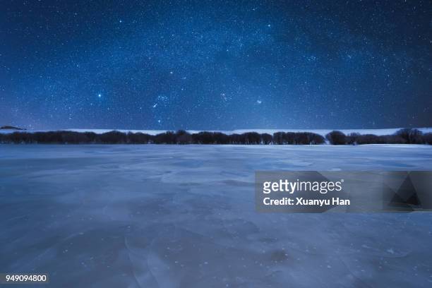 winter ice lake landscape under the starry sky - gefrorener see stock-fotos und bilder