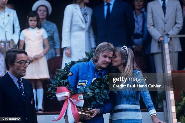 Ronnie Peterson, Grand Prix of Monaco, Circuit de Monaco, 26 May 1974. Ronnie Peterson and wife Barbro Peterson celebrating victory in the 1974...