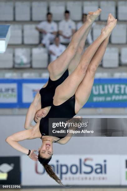 Synchronized Diving Events S Synchro Diving On The Women Photos and Premium High Res Pictures ...