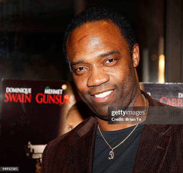 Actor Dez attends the "Fall Down Dead" - Los Angeles Premiere - Arrivals at Laemmle's Music Hall Theatre on December 18, 2009 in Beverly Hills,...