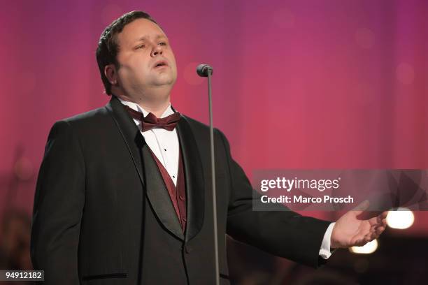 Tenor Paul Potts of the U.K. Performs during rehearsals for the Jose Carreras Gala at the Neue Messe on December 17, 2009 in Leipzig, Germany.