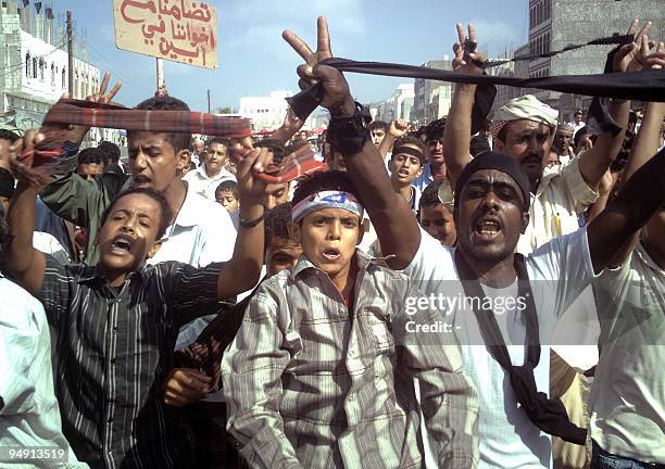 Yemenis shout slogans during an anti-government protest in the Al-Habilain town of Lahj province, 320 kms south of Sanaa, on December 19, 2009...