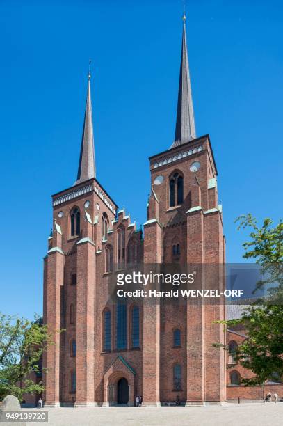 roskilde cathedral, 1280, brick gothic, western towers, koenigsportal, roskilde, zealand region, denmark - oresund region foto e immagini stock