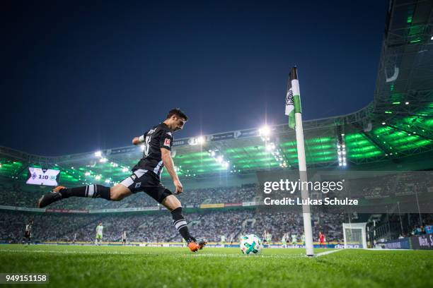 Lars Stindl of Moenchengladbach kicks a corner during the Bundesliga match between Borussia Moenchengladbach and VfL Wolfsburg at Borussia-Park on...