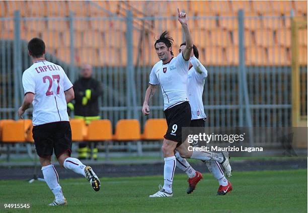 Emiliano Bonazzoli of Reggina Calcio celebrates after scoring the opening goal of the Serie B match between Gallipoli Calcio and Reggina Calcio at...