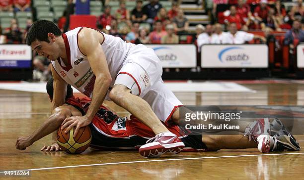 Nathan Herbert of the 36'ers and Kevin Lisch of the Wildcats contest the ball during the round 13 NBL match between the Perth Wildcats and the...