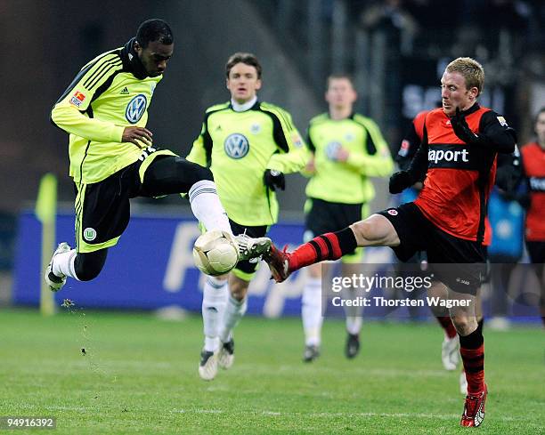 Patrick Ochs of Frankfurt battles for the ball with Grafite of Wolfsburg during the Bundesliga match between Eintracht Frankfurt and VFL Wolfsburg at...