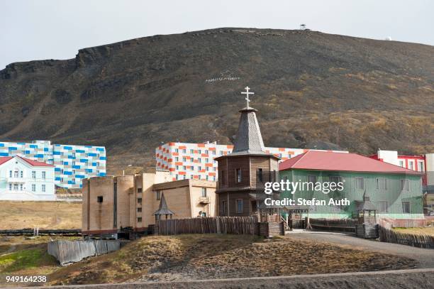 christianity, russian orthodox church, wooden chapel, russian mining settlement barentsburg, spitsbergen, svalbard, norway - barentsburg stock pictures, royalty-free photos & images