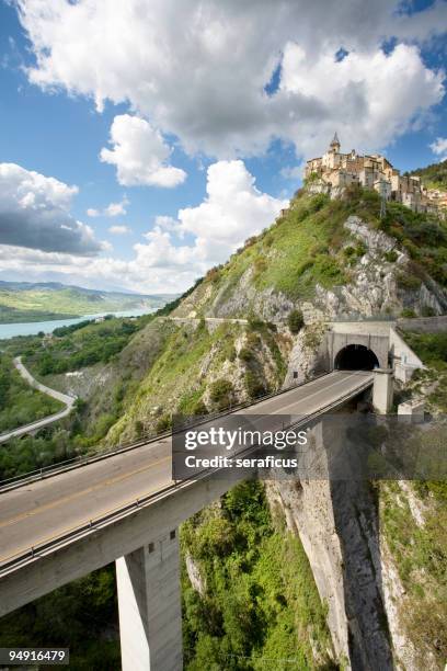 colle di mezzo - viadotto foto e immagini stock