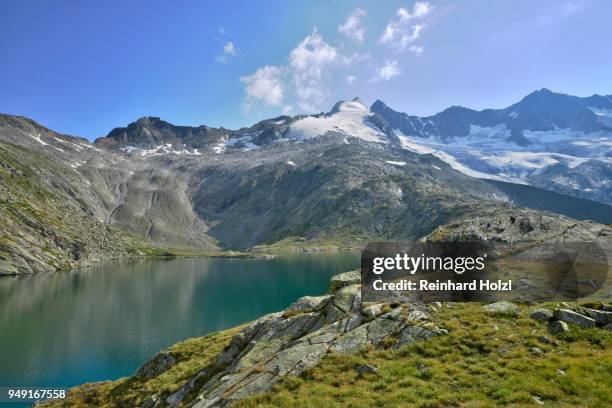 unterer wildgerlossee, reichenspitz-gruppe, lake with mountains and glacier behind, wildgerlostal, high tauern national park, salzburg, austria - alpes de zillertal fotografías e imágenes de stock