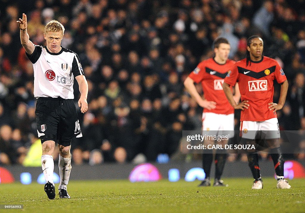 Fulham's Irish player Damien Duff celebr