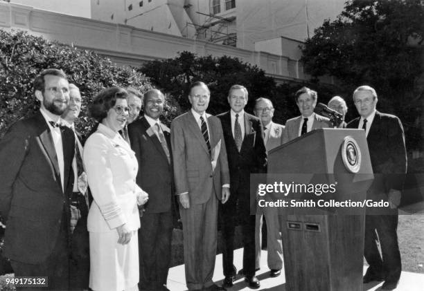 Centers for Disease Control officials in visit to the White House, CDC Director at that time, William L. Roper, former Director, James O, 1991....