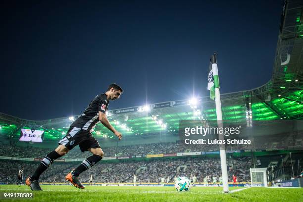 Lars Stindl of Moenchengladbach kicks a corner during the Bundesliga match between Borussia Moenchengladbach and VfL Wolfsburg at Borussia-Park on...