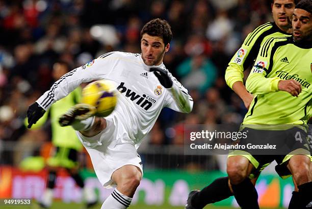 Gonzalo Higuain of Real Madrid shoots on goal during the La Liga match between Real Madrid and Real Zaragoza at Estadio Santiago Bernabeu on December...