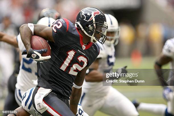 Wide receiver Jacoby Jones of the Houston Texans carries the ball against the Indianapolis Colts on November 29, 2009 at Reliant Stadium in Houston,...