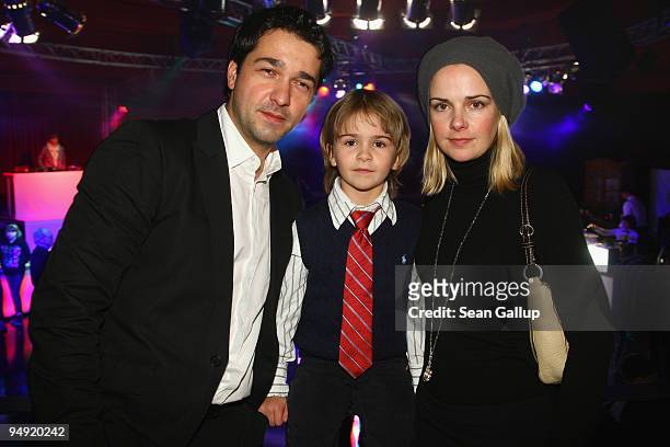 Actor Andreas Elsholz, his wife actress Denise Zich and their son Julius attend the Roncalli Christmas Circus at Tempodrom on December 19, 2009 in...