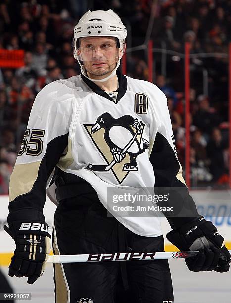 Sergei Gonchar of the Pittsburgh Penguins skates against the Philadelphia Flyers on December 17, 2009 at Wachovia Center in Philadelphia,...