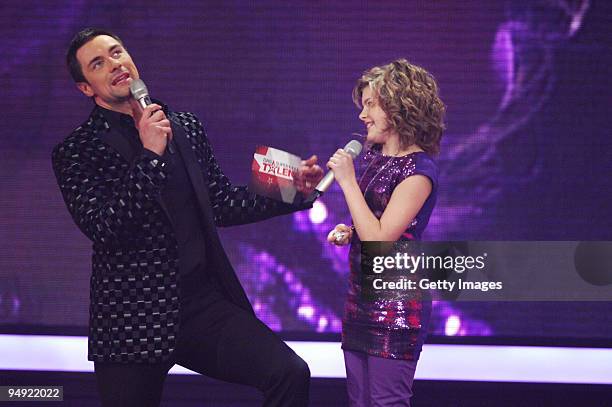 Marco Schreyl ,Tamina Geuting performs during the finals of the TV show 'Das Supertalent' on December 19, 2009 in Cologne, Germany.