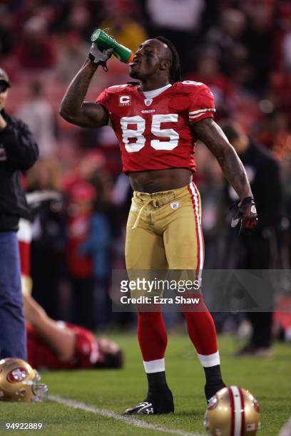 Vernon Davis of the San Francisco 49ers stands on the field prior to their game against the Arizona Cardinals at Candlestick Park on December 14,...