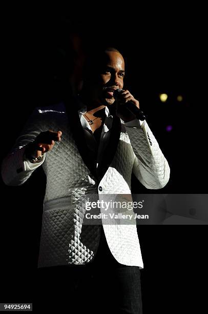 Anthony Ropeo 1,130 The Aventura Group Stock Photos, High-Res Pictures, and Images ...