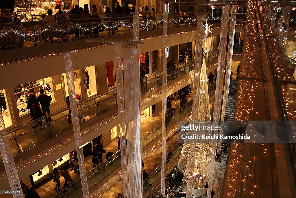 Tokyo Prepare For Christmas