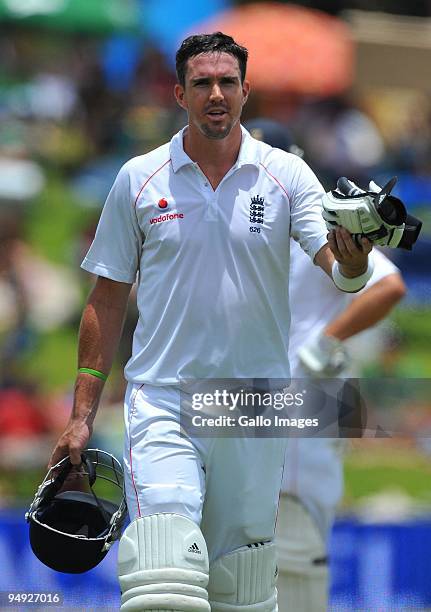 Kevin Pietersen of England replaces his gloves during day 5 of the 1st Test match between South Africa and England from Supersport Park on December...