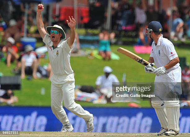 Graeme Smith of South Africa appeals for the catch, but Jonathan Trott of England on 31 given not out during day 5 of the 1st Test match between...