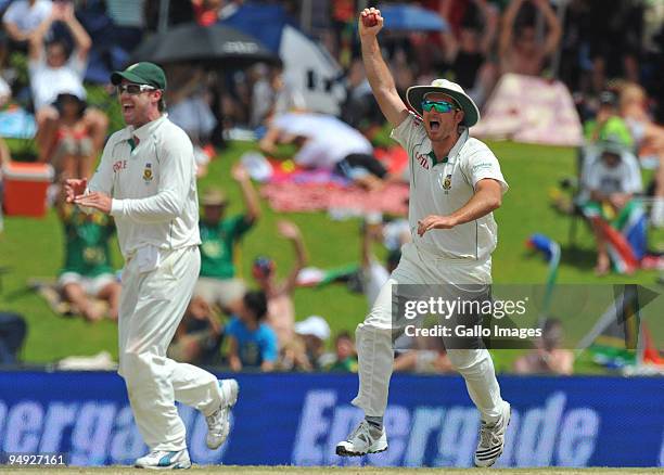 Graeme Smith of South Africa appeals for the catch, but Jonathan Trott of England on 31 given not out during day 5 of the 1st Test match between...