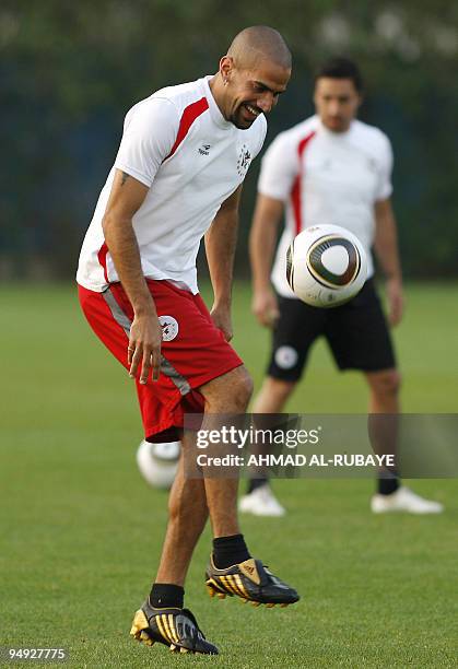Juan Veron of Argentina's Estudiantes de La Plata practices during a training session in the Gulf emirate of Abu Dhabi on December 18 on the eve of...