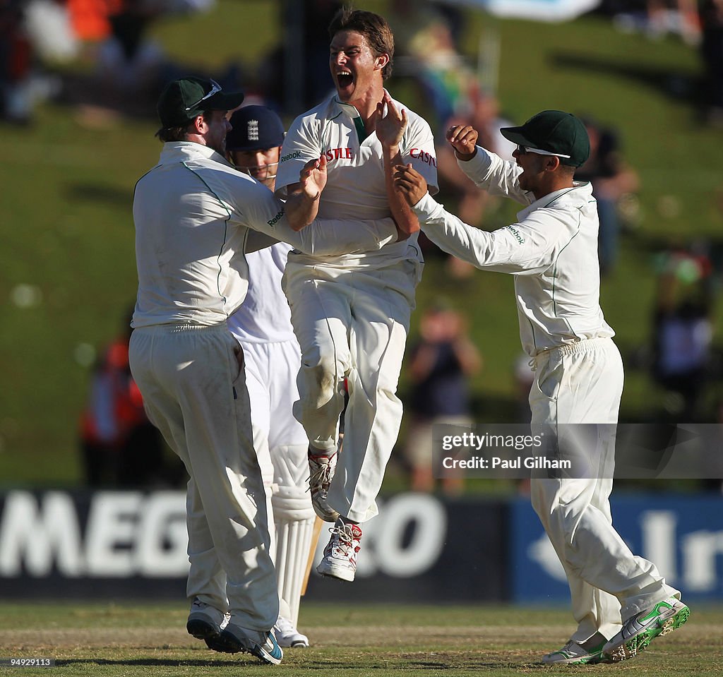 South Africa v England - 1st Test Day Five