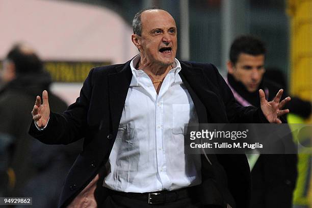 Delio Rossi coach of Palermo gestures during the Serie A match between US Citta di Palermo and AC Siena at Stadio Renzo Barbera on December 20, 2009...