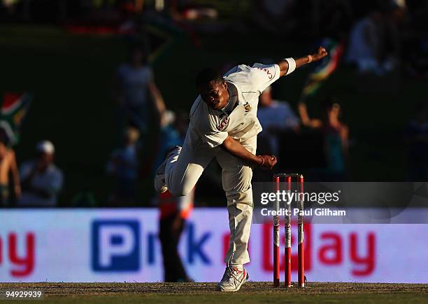 Makhaya Ntini of South Africa in action bowling during day five of the first test match between South Africa and England at Centurion Park on...