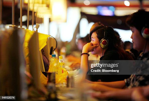 Use Computer Cafe 38 Zlawrence Stock Photos, High-Res Pictures, and Images - Getty Images