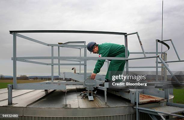 An employee inspects an oil pump at a Mol Nyrt. Refinery in S?voly, Hungary, on Friday, Nov. 21, 2008. Oil, copper and corn rose after...