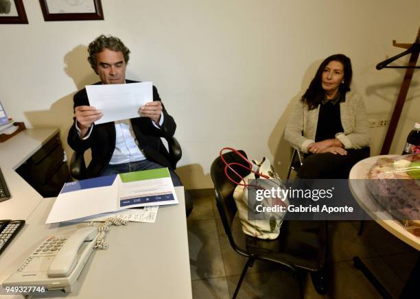 Sergio Fajardo reads his notes with his wife, Ana Ramirez, before the 2018 Americas Initiative Presidential Debate at Noticias RCN Studios on April...