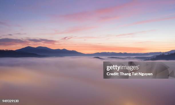 sea of cloud on mountain - above clouds stockfoto's en -beelden