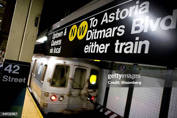Mta R Line Mta 1 Train Photos and Premium High Res Pictures - Getty Images