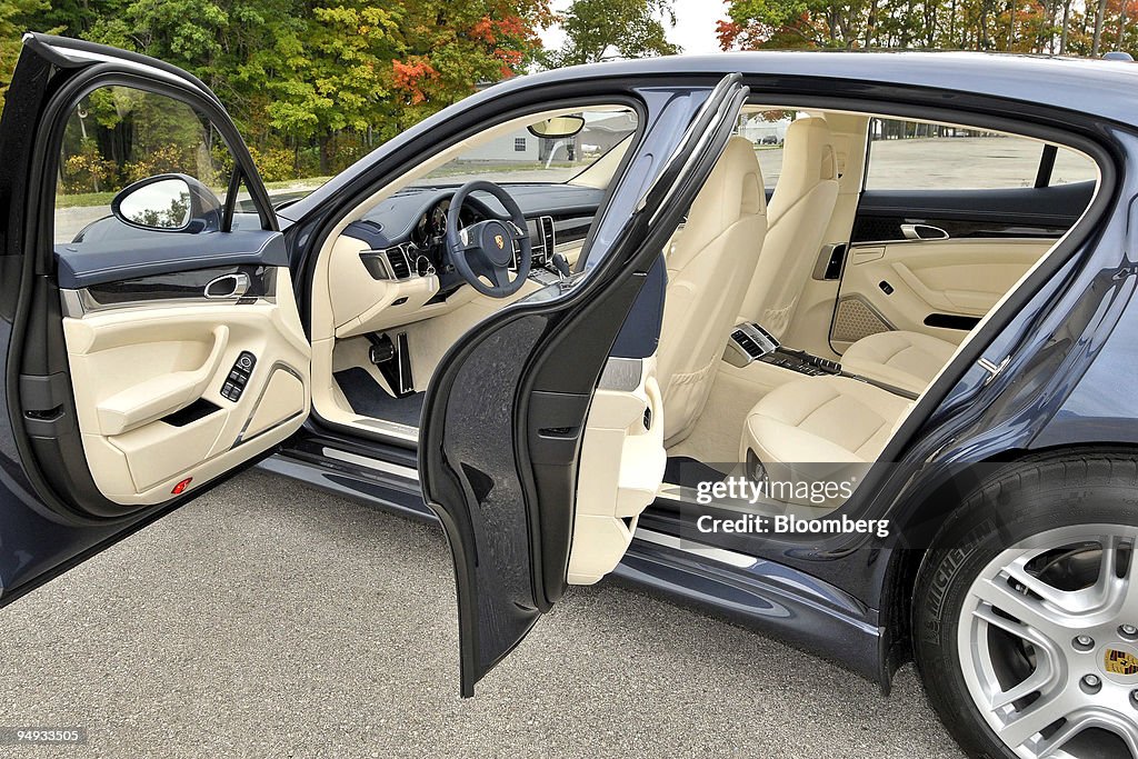 The interior of the 2010 Porsche Panamera Turbo is shown at