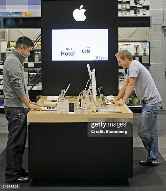 Thomas Huang Photos and Premium High Res Pictures - Getty Images