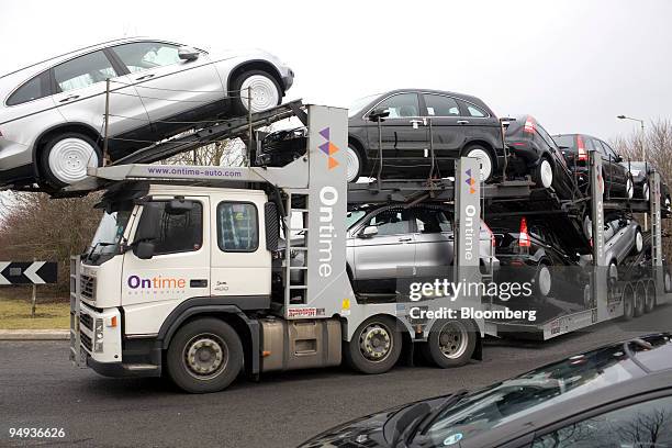 Car transporter loaded with Honda vehicles leaves the Honda car production plant in Swindon, U.K., on Friday, Jan. 30, 2009. Honda Motor Co., Japan?s...