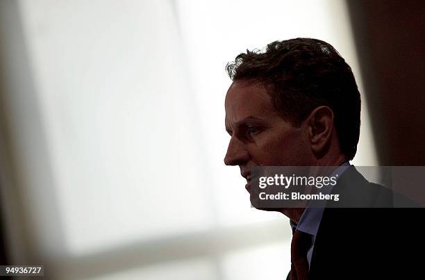 Tim Geithner Hobbling Photos and Premium High Res Pictures - Getty Images