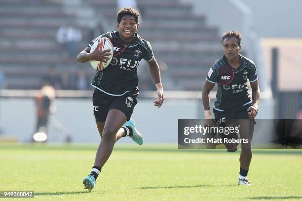 Ana Maria Naimasi of Fiji runs with the ball on day one of the HSBC Women's Rugby Sevens Kitakyushu Pool match between Fiji and England at Mikuni...