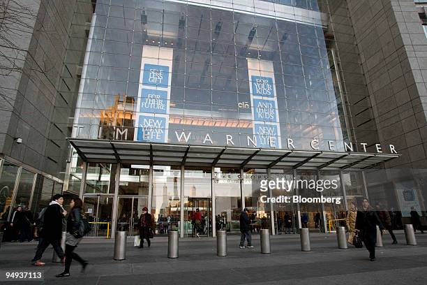 Pedestrians walk past the Time Warner Center, headquarters of Time Warner Inc., in New York, U.S. On Wednesday, Feb. 4, 2009. Time Warner Inc., the...