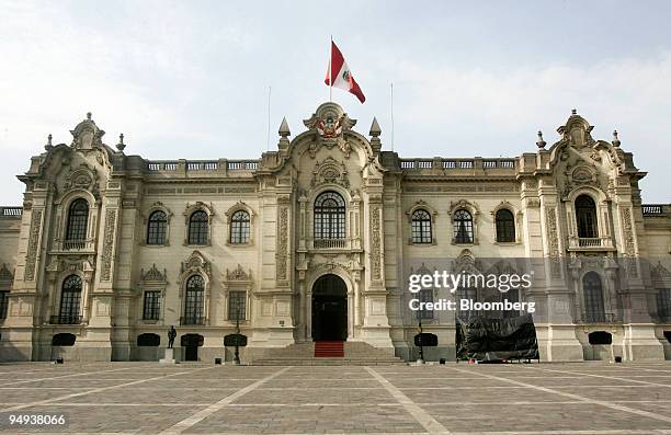 The Peruvian flag flies above the Presidential Palace, Palacio de Gobierno, in Lima, Peru, on Sunday, April 5, 2009. Peru's stock market, Latin...