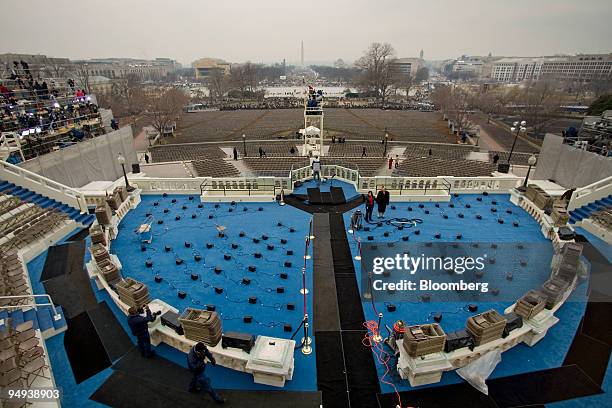 Final preparations continue outside the U.S. Capitol for the inauguration of President-elect Barack Obama in Washington, D.C., U.S., on Monday, Jan....