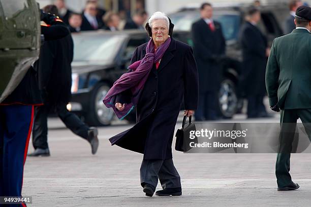 Former first lady Barbara Bush, wife of former President George H.W. Bush, walks to a helicopter at the U.S. Capitol after President Barack Obama's...