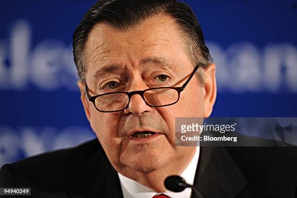 Alfredo Saenz, chief executive officer of Banco Santander Central Hispano SA, speaks at the XVI Financial Conference in Madrid, Spain, on Tuesday,...