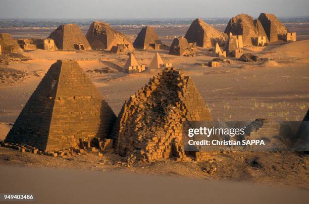 Nécropoles égyptiennes construites entre 600 av J-C et 400 ap J-C à Méroé au Soudan.