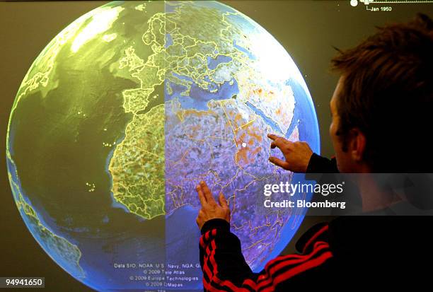 Map Touch Screen Test Touch Screen Map Photos and Premium High Res Pictures - Getty Images