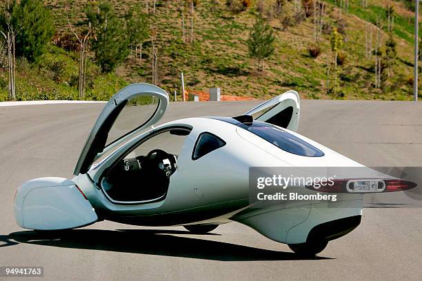 The Aptera 2e electric three-wheeled car is photographed near the company's headquarters in Vista, California, U.S., on Friday, Feb. 20, 2009. Aptera...